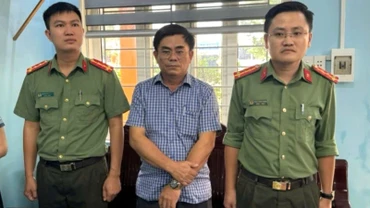 Ông Nguyễn Viết Sơn, Trưởng Ban các công trình công cộng huyện Lệ Thủy bị khởi tố, bắt tạm giam (Ảnh: Công an Quảng Bình)