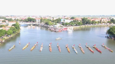 Thị trấn trung tâm huyện Lệ Thủy và các xã lân cận, dọc sông Kiến Giang sáp nhập và được đề xuất mang tên xã Lệ Thủy. (Ảnh nhandan.vn)