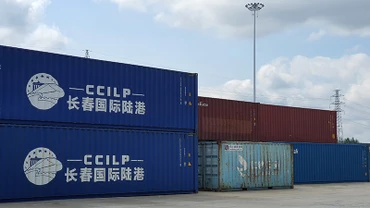Bãi container ở Cảng đường bộ quốc tế Trường Xuân, thành phố Trường Xuân, tỉnh Cát Lâm, Trung Quốc (Ảnh: Hồ Quân)