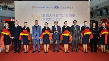 Đại sứ Phạm Thanh Bình cắt băng khánh thành đường bay thẳng Đại Hưng, Bắc Kinh-TP Hồ Chí Minh.