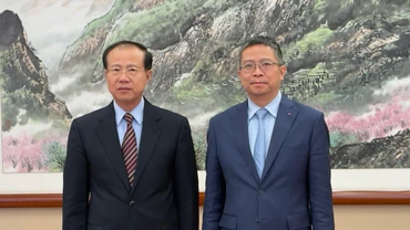 Đại sứ Phạm Thanh Bình và Phó Chủ nhiệm Ủy ban Đối ngoại Nhân đại toàn quốc Trung Quốc Phó Tự Ứng.