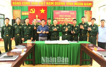 Đại diện lãnh đạo Bộ Chỉ huy Bộ đội Biên phòng hai tỉnh Đắk Lắk và Đắk Nông ký kết hiệp đồng bảo vệ biên giới tiếp giáp.