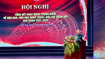 Trung tướng Trương Thiên Tô, Phó Chủ nhiệm Tổng cục Chính trị Quân đội nhân dân Việt Nam, chủ trì hội nghị.