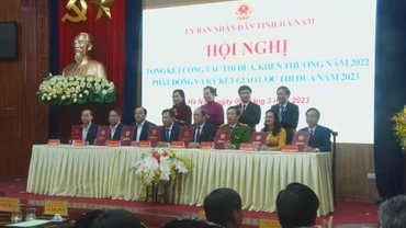 Các khối thi đua trong tỉnh ký kết thi đua năm 2023.