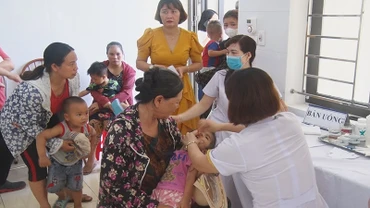 Điểm uống vitamin A ở thành phố Phủ Lý, tỉnh Hà Nam.