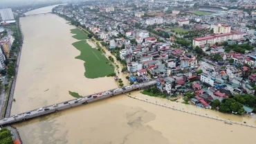 Lũ trên sông Đáy đoạn qua thành phố Phủ Lý, tỉnh Hà Nam đã vượt báo động 3 là 4,93m tại Phủ Lý.