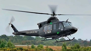 Chiếc trực thăng quân sự Bell-412 đang thực hiện nhiệm vụ của Lực lượng Không quân Chile. (Ảnh: MercoPress)