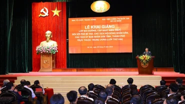 Quang cảnh Lễ khai giảng Lớp bồi dưỡng. (Ảnh: dangcongsan.vn)