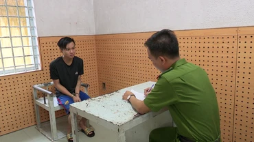 Lê Nguyễn Quốc Thái tại cơ quan công an.