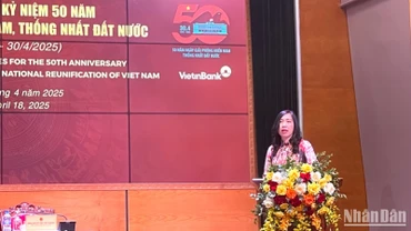 Thứ trưởng Bộ Ngoại giao Lê Thị Thu Hằng cung cấp thông tin tại buổi họp báo. 