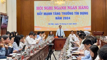 Phó Thống đốc Thường trực Ngân hàng Nhà nước Việt Nam Đào Minh Tú phát biểu tại Hội nghị. 