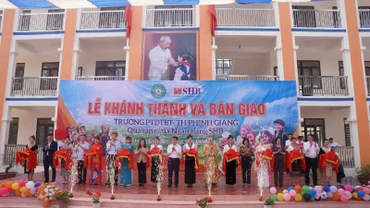 Khánh thành và bàn giao trường tại xã Phình Giàng.