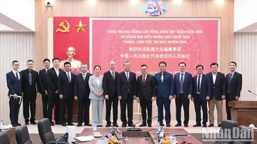 Đoàn Nhân Dân nhật báo đến thăm và làm việc tại trụ sở Báo Nhân Dân vào tháng 3/2025. (Ảnh: BÙI GIANG)