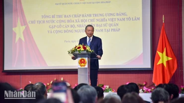 [ẢNH] Tổng Bí thư, Chủ tịch nước Tô Lâm gặp mặt bà con kiều bào tại Pháp
