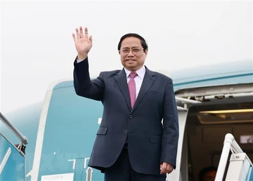Thủ tướng Phạm Minh Chính lên đường tham dự Hội nghị cấp cao ASEAN lần thứ 42. (Ảnh: TTXVN)