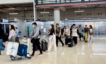 Du khách quốc tế tại sân bay Suvarnabhumi ở tỉnh Samut Prakan, Thái Lan. (Ảnh: Tuấn Anh)