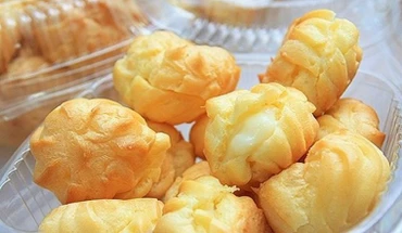 Các chuyên gia cho rằng, khả năng cao là bánh su kem đã bị nhiễm khuẩn. (Ảnh minh họa)