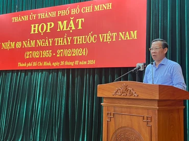 Đồng chí Phan Văn Mãi, Ủy viên Trung ương Đảng, Chủ tịch Uỷ ban nhân dân Thành phố Hồ Chí Minh phát biểu tại buổi họp mặt
