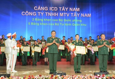 Các tập thể có thành tích được Đảng ủy, Bộ tư lệnh Quân khu 7 tuyên dương.