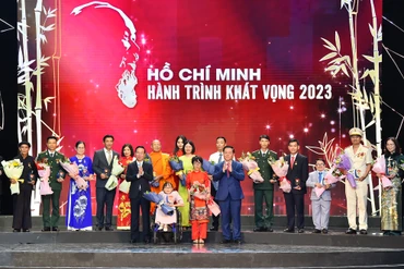 [Ảnh] Chủ tịch nước Võ Văn Thưởng dự Chương trình “Hồ Chí Minh-Hành trình khát vọng 2023”