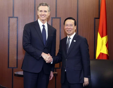 Chủ tịch nước Võ Văn Thưởng và Thống đốc bang California Gavin Newsom. (Ảnh: TTXVN)