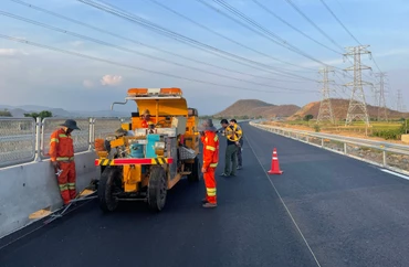  Thi công sơn vạch đường, gói thầu XL-03, đoạn cao tốc Vĩnh Hảo-Phan Thiết