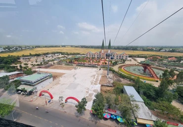 Khu du lịch Cáp treo Núi Sam nằm trên đường Châu Thị Tế nên bị thiệt hại nặng nề từ việc cấm xe trên 40 chỗ lưu thông suốt thời gian qua.