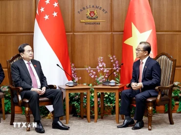 Chủ tịch Quốc hội Trần Thanh Mẫn và Chủ tịch Quốc hội Singapore Seah Kian Peng.