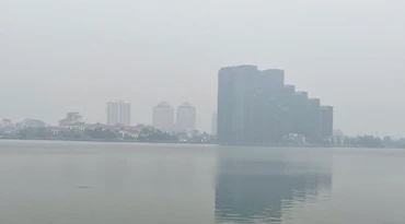 Khu vực Hà Nội sáng có sương mù. Ảnh: Đ.T