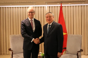 Phó Thủ tướng Thường trực Nguyễn Hòa Bình tiếp Tổng Giám đốc Tập đoàn Jardine Matheson John Witt.