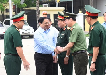 Thủ tướng Phạm Minh Chính đến kiểm tra công tác tu bổ định kỳ Công trình Lăng Chủ tịch Hồ Chí Minh và làm việc với Ban Quản lý Lăng Chủ tịch Hồ Chí Minh.