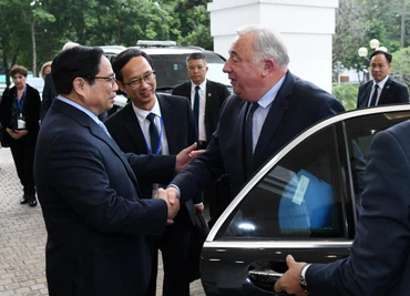Thủ tướng Phạm Minh Chính đón Chủ tịch Thượng viện Cộng hòa Pháp Gérard Larcher.