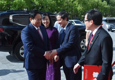 Thủ tướng Phạm Minh Chính với các đại biểu tham dự hội nghị.