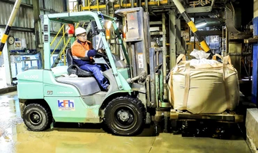 Thị trường thế giới khan hiếm, giá tăng cao, Công ty Trách nhiệm hữu hạn Khai thác chế biến khoáng sản Núi Pháo đẩy mạnh xuất khẩu.