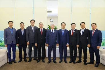 Đoàn đại biểu cấp cao UBTƯ MTTQ Việt Nam do Bí thư Trung ương Đảng, Chủ tịch UBTƯ MTTQ Việt Nam Đỗ Văn Chiến làm Trưởng đoàn bắt đầu chuyến thăm và dự Hội nghị Chủ tịch Mặt trận 3 nước Campuchia - Lào - Việt Nam tại nước Cộng hòa Dân chủ Nhân dân Lào.