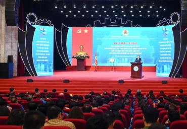 Lễ trao tặng “Giải thưởng Nguyễn Văn Linh” lần thứ IV; biểu dương chủ tịch công đoàn cơ sở, nghiệp đoàn cơ sở xuất sắc tiêu biểu toàn quốc lần thứ V và đón nhận Huân chương Lao động hạng Nhất được tổ chức vào dịp kỷ niệm 95 năm Ngày thành lập Công đoàn Việt Nam (28/7/1929-28/7/2024).