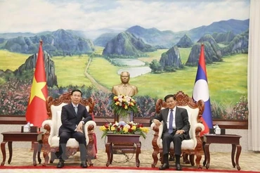 Tổng Bí thư, Chủ tịch nước Lào Thongloun Sisoulith tiếp đồng chí Võ Văn Thưởng, Ủy viên Bộ Chính trị, Thường trực Ban Bí thư. (Ảnh: TTXVN)