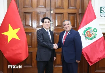 Chủ tịch nước Lương Cường hội kiến Chủ tịch Hội đồng Bộ trưởng Peru Gustavo Adrian Adrianzén.
