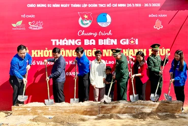 Khởi công “Ngôi nhà hạnh phúc” cho học sinh dân tộc mồ côi có hoàn cảnh khó khăn tại thị trấn Lao Bảo.