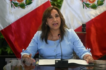 Tổng thống Peru Dina Boluarte phát biểu tại cuộc họp báo ở Lima ngày 10/2/2023. (Ảnh: AFP/TTXVN)