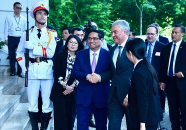 Thủ tướng Phạm Minh Chính đón Chủ tịch Duma Quốc gia Quốc hội Liên bang Nga V.V. Volodin.
