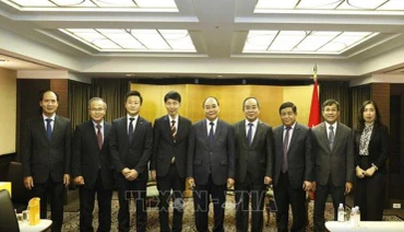 Trong thời gian ở Nhật Bản tham dự các hoạt động của Lễ Quốc tang cố Thủ tướng Abe Shinzo, Chủ tịch nước Nguyễn Xuân Phúc tiếp Thống đốc tỉnh Tochigi Fukuda Tomikazu. (Ảnh: TTXVN)