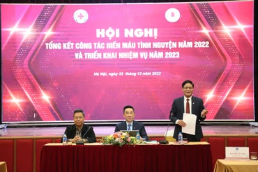 Hội nghị tổng kết công tác vận động hiến máu tình nguyện. 