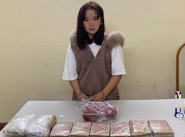 Đối tượng Tráng Thị Khúa cùng số ma túy bị bắt giữ.