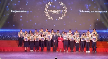 Học sinh Thành phố Hồ Chí Minh nhận chứng chỉ tiếng Anh phổ thông Quốc tế Pearson Edexcel.
