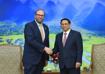 Thủ tướng Phạm Minh Chính đón Chủ tịch Ủy ban Thuế vụ Hạ viện Hoa Kỳ Jason Smith.