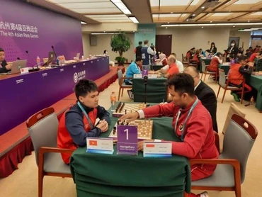 Lê Văn Việt (trái) đóng góp 1 huy chương Bạc cho Đoàn Thể thao Người khuyết tật Việt Nam. (Nguồn: Báo Thể thao & Văn hóa)