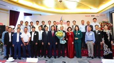 Ban chấp hành khóa mới của Liên đoàn Đua thuyền Việt Nam.
