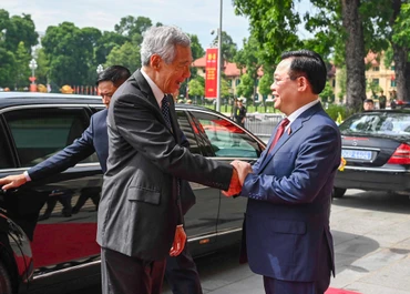 Chủ tịch Quốc hội Vương Đình Huệ chào mừng Thủ tướng Lý Hiển Long thăm chính thức Việt Nam.