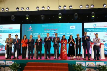 Lễ khai mạc.